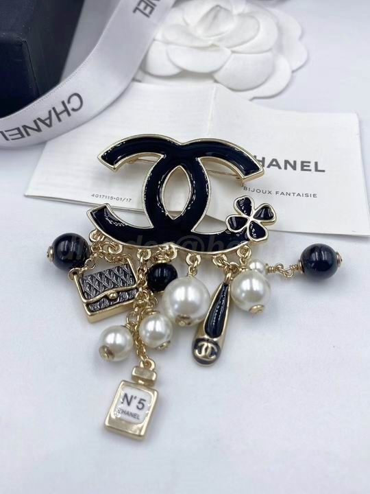 Chanel Brooch 384